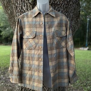 PENDLETON 100% VIRGIN WOOL PLAID MENS BUTTON DOWN POCKETS OREGON USA FLANNEL MED